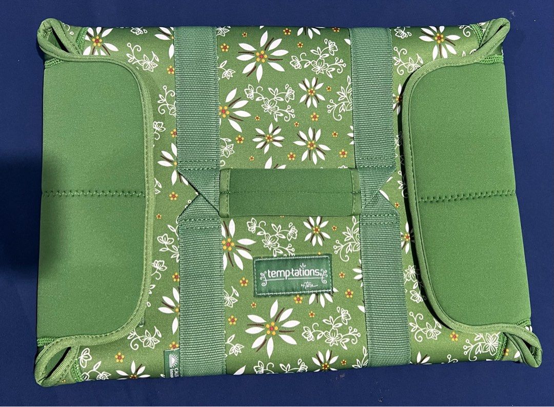 Temptations by Tara Food Carrier (Category: Everything Else Others) located in Muntinlupa City. Submitted by mlc.mlc (Listing ID 1410927219, Image 1). Description: Temp-tation by Tara Casserole insulated carrier Fits: up to 3qt oval baker Colors available: Red and green.
