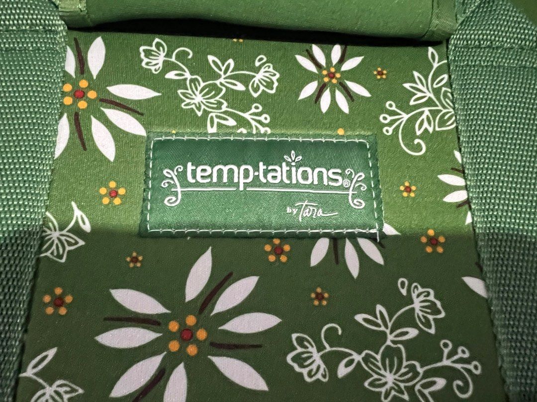 Temptations by Tara Food Carrier (Category: Everything Else Others) located in Muntinlupa City. Submitted by mlc.mlc (Listing ID 1410927219, Image 2). Description: Temp-tation by Tara Casserole insulated carrier Fits: up to 3qt oval baker Colors available: Red and green.