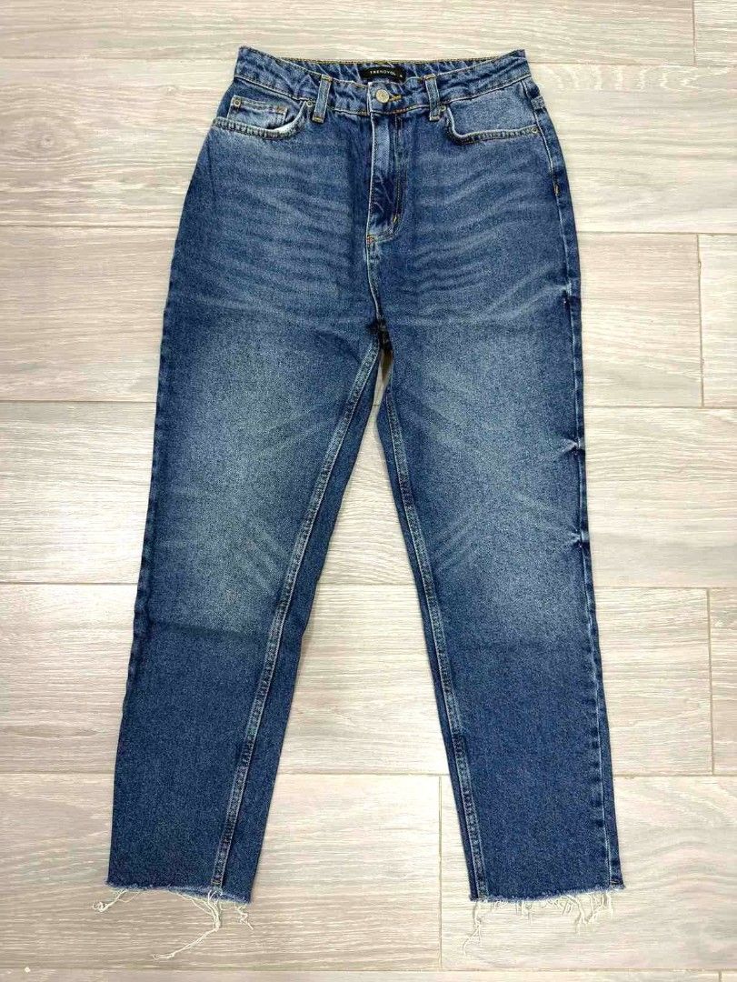 TRENDYOL JEANS (Category: Jeans) located in Quezon City. Submitted by declutteritemsxx (Listing ID 1411046446, Image 1). Description: .