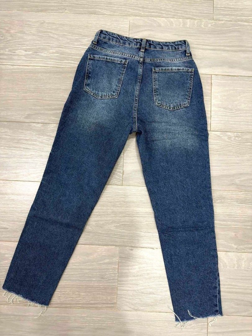 TRENDYOL JEANS (Category: Jeans) located in Quezon City. Submitted by declutteritemsxx (Listing ID 1411046446, Image 3). Description: .