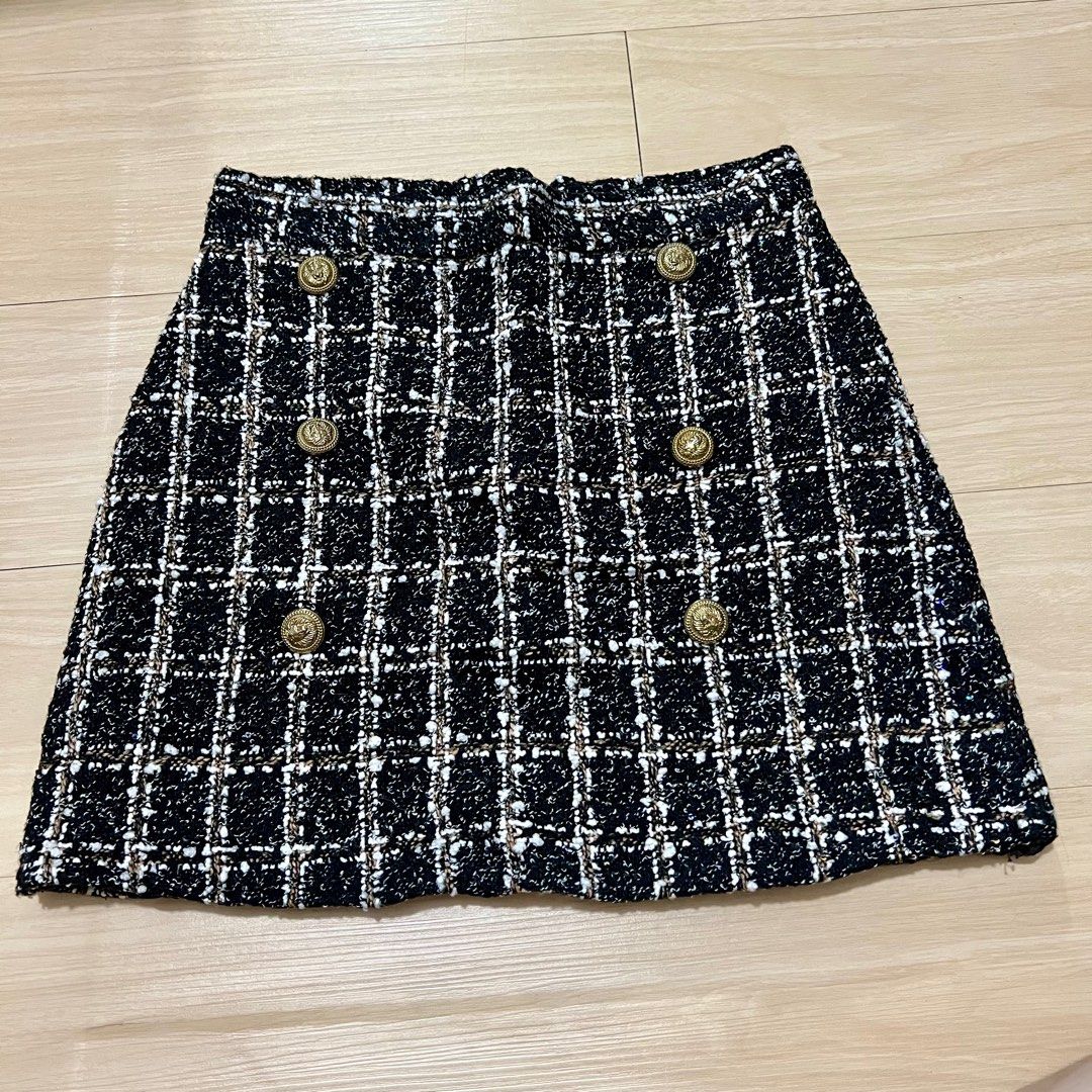 Tweed Skirt with Gold Buttons (Category: Skirts) located in Las Pinas. Submitted by obsessorizeph (Listing ID 1411045806, Image 1). Description: Tweed Skirt with Gold Buttons Material - Tweed | Back zipper Color - Black and white Size - Small| Waist 26-27”| Length 15” Location - Las Piñas City, Metro Manila Mode of Payment - GCash, BDO or BPI ₱250.