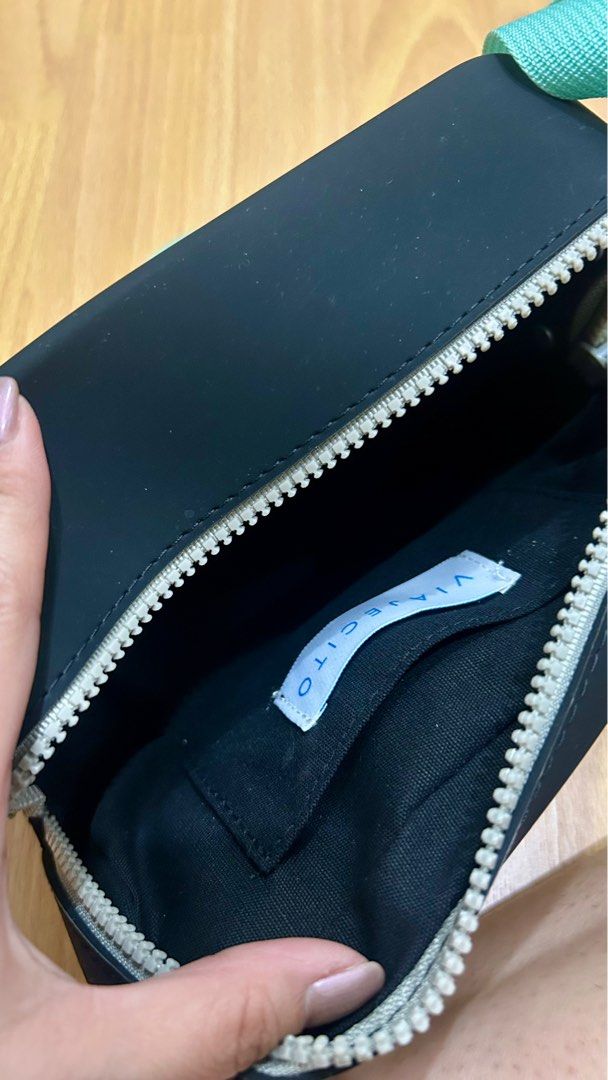 Viajecito Crossbody Bag (Category: Cross-body Bags) located in Manila. Submitted by helloitsmarg (Listing ID 1411036427, Image 3). Description: .