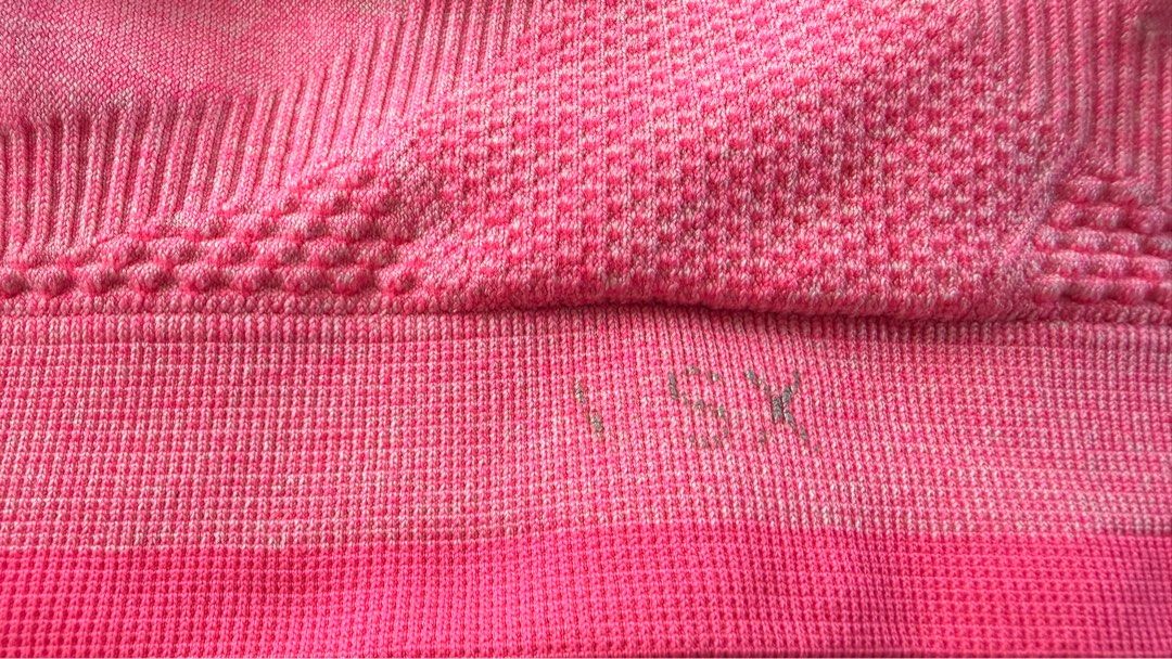VSX Pink Sports Bra (Category: Activewear) located in San Fernando. Submitted by rizacarza (Listing ID 1410906019, Image 2). Description: - Pink VSX sports bra - Adjustable straps - Racerback design - Textured knit fabric - Wide bottom band - Measures approx. 10 inches across (laid flat) - VSX logo detail Super nice and ganda ng color in actual. 🥰.