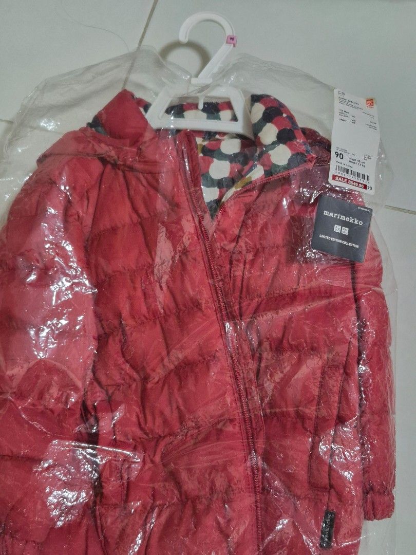 Winter Jacket (Category: Babies & Kids Fashion) located in Singapore. Submitted by jojo3398 (Listing ID 1411045103, Image 1). Description: marimekko uniqlo limited edition collection light warn padded full zip parka with detachable hoodie . size 90cm for 18-24 months old self collection.