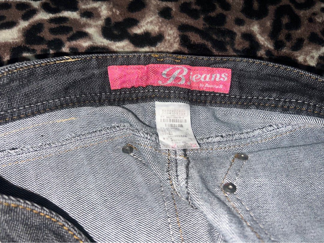 Y2k 2000s BJeans miniskirt (Category: Skirts) located in Manila. Submitted by kb-0921 (Listing ID 1411000668, Image 3). Description: ~ Bjeans miniskirt ~ Size: Small, 26 inches (on tag) ~ Waist: 30 in. (Medium) ~ Length: 13 in. - rfs: I dont use itt ~ Issue: nonee ✨✨.