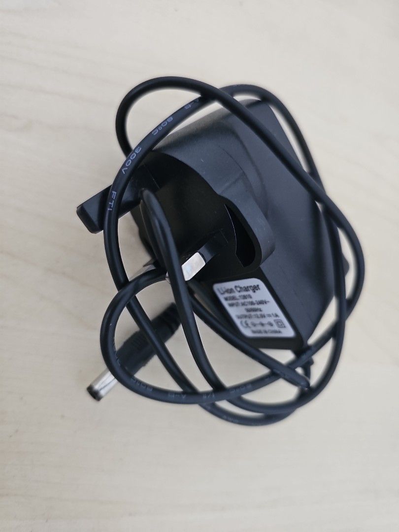 Adaptor (Category: Cables & Adaptors) located in Singapore. Submitted by gooddeal._. (Listing ID 1411266035, Image 1). Description: .