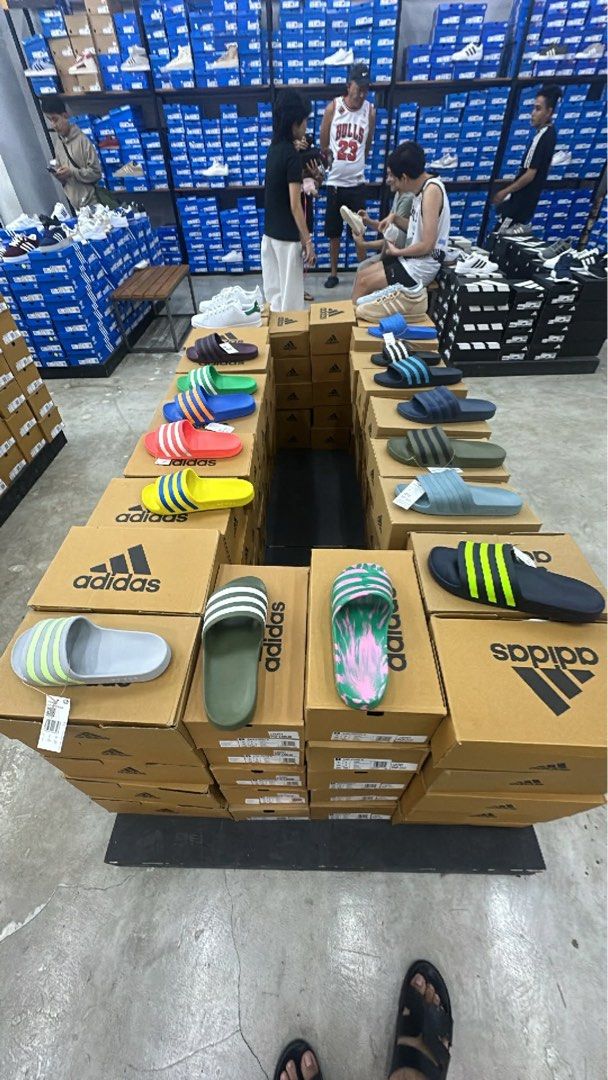ADIDAS SLIDES size 11 (Category: Slippers & Slides) located in San Jose del Monte. Submitted by mdfckinglit (Listing ID 1411192850, Image 2). Description: STILL UNDER WARRANTY CAN REPLACE COLOR AND SIZE TILL JAN 5‼️ 100 auth from the outlet with paper bag.