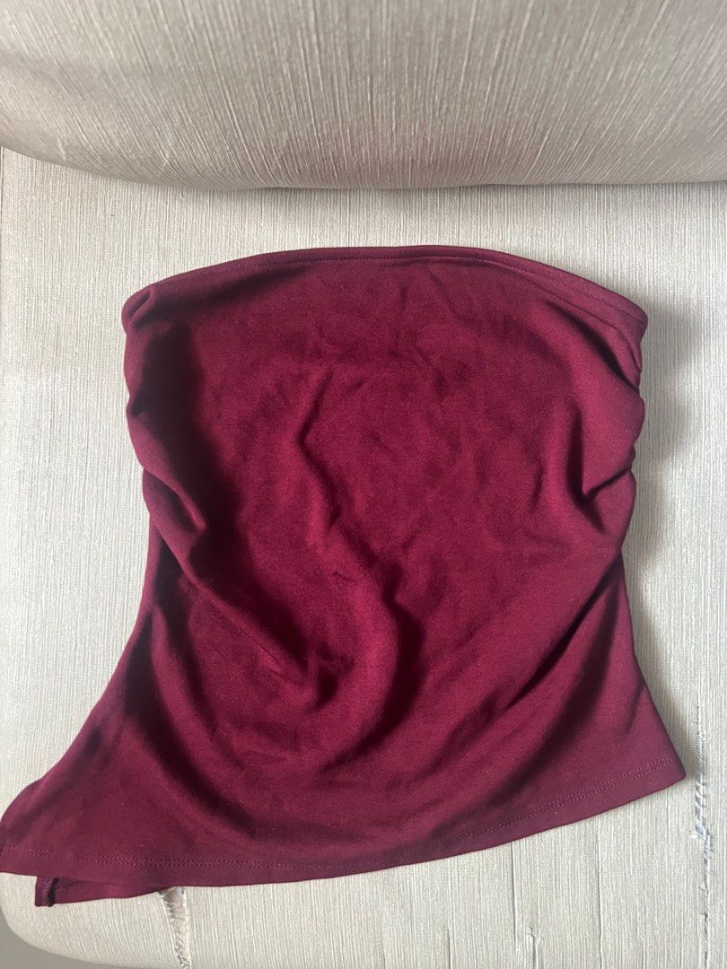 Bershka Tube Top - Maroon (Category: Sleeveless) located in Cavite. Submitted by bananapudding_ (Listing ID 1411093528, Image 1). Description: - Bershka tube top - Color: Maroon - Size: S - Made in Turkey - Simple, fitted design - Soft, stretchy material - Versatile for layering or wearing alone - never worn!! .
