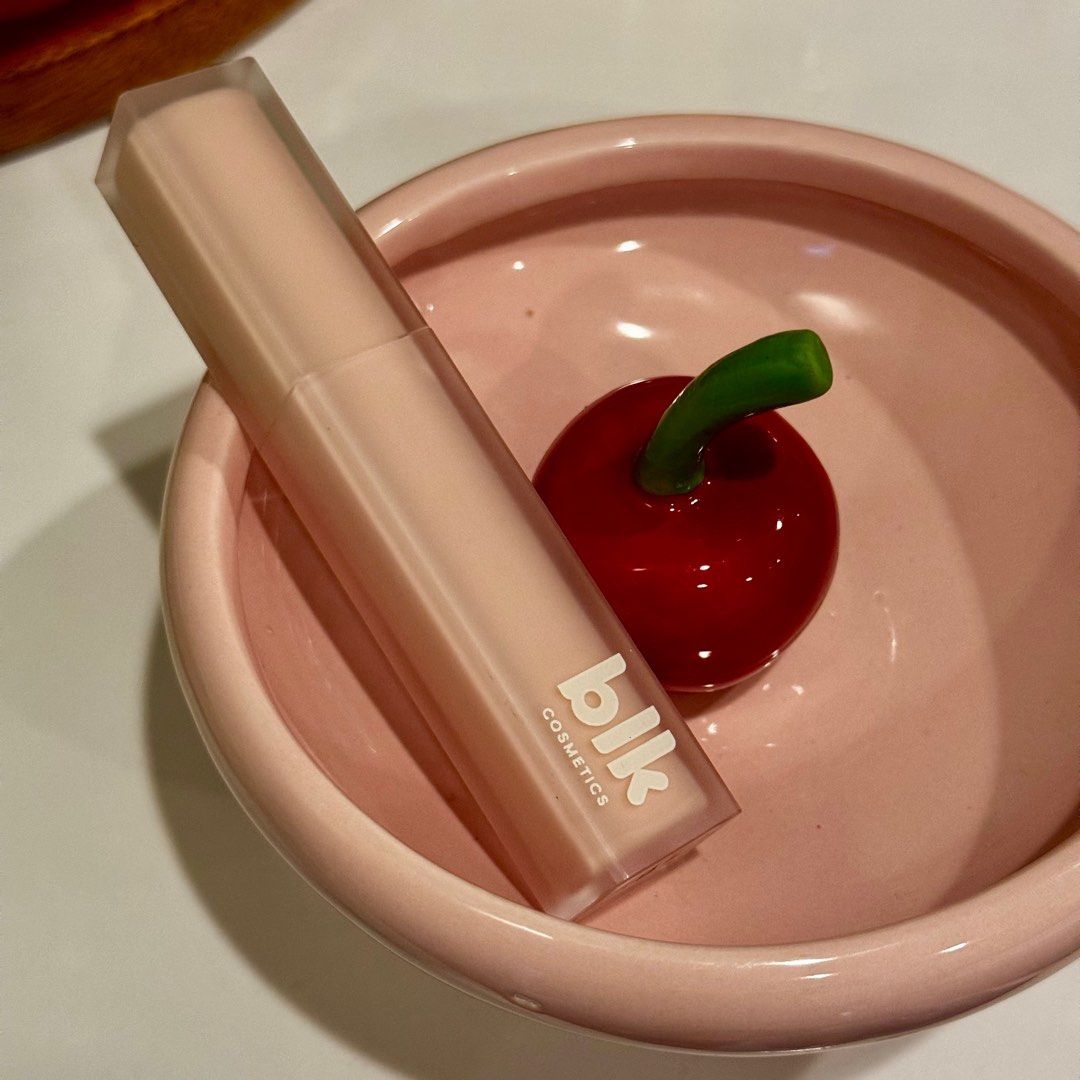 blk Cosmetics Airy Matte Lip Primer & Topper (Category: Makeup) located in Taguig. Submitted by prunusavium (Listing ID 1411230432, Image 2). Description: blk Cosmetics Airy Matte Lip Primer & Topper - SRP: Php 399 - Swatched only using a different disposable applicator stick - No box ❕ No swatch requests please, kindly search for online swatches for your reference ‼️ PLEASE READ ‼️ ✅ Item is available unless marked as reserved or sold ✅ I only s