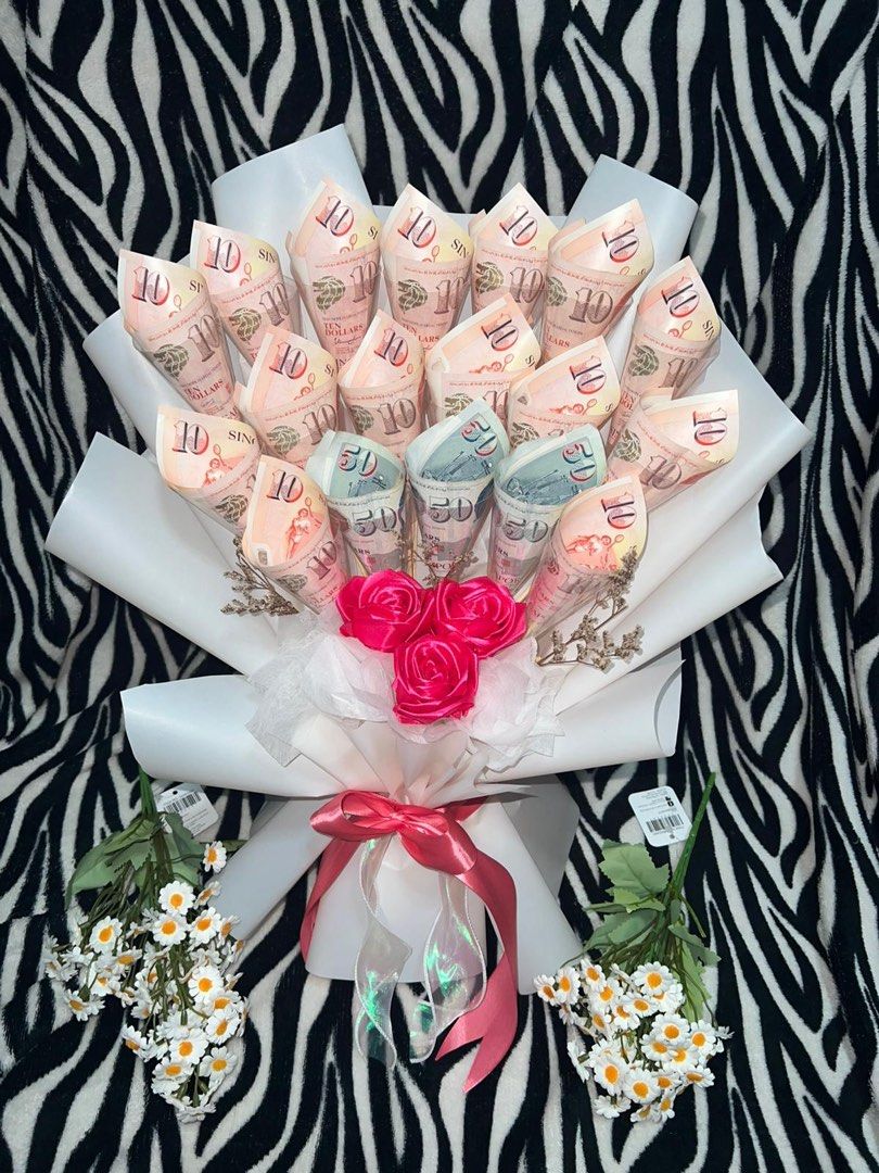 Bouquets (Category: Flowers & Bouquets) located in Singapore. Submitted by freshdroppicks (Listing ID 1410198166, Image 3). Description: 🌹✨ Sparkle with Love — Handcrafted Glitter Rose Bouquets Every delicate red and pink rose is painstakingly handcrafted and dusted with shimmering glitter, creating a timeless keepsake that captures your sweetest moments. 🎀 Choose your perfect bouquet in classic red or soft pink — made just for you! 📦 Free del