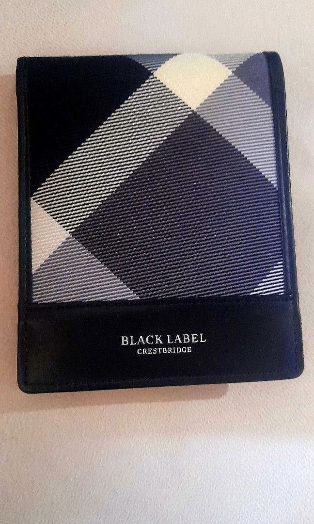 Burberry black label crestridge( authentic) (Category: Luxury Bags & Wallets) located in Antipolo. Submitted by madluxjapan (Listing ID 1411165719, Image 1). Description: brandnew but no box and authencity card naiwan sa japan. will provide inclusion like dust bag and paper bag plus freebies for sure buyer🥰.