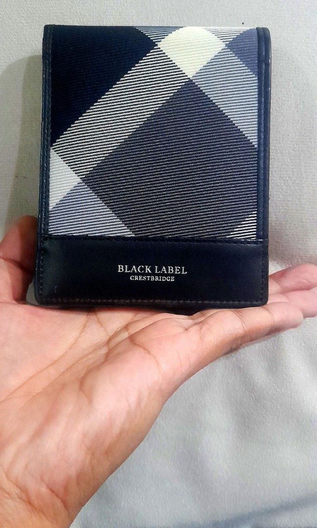 Burberry black label crestridge( authentic) (Category: Luxury Bags & Wallets) located in Antipolo. Submitted by madluxjapan (Listing ID 1411165719, Image 2). Description: brandnew but no box and authencity card naiwan sa japan. will provide inclusion like dust bag and paper bag plus freebies for sure buyer🥰.