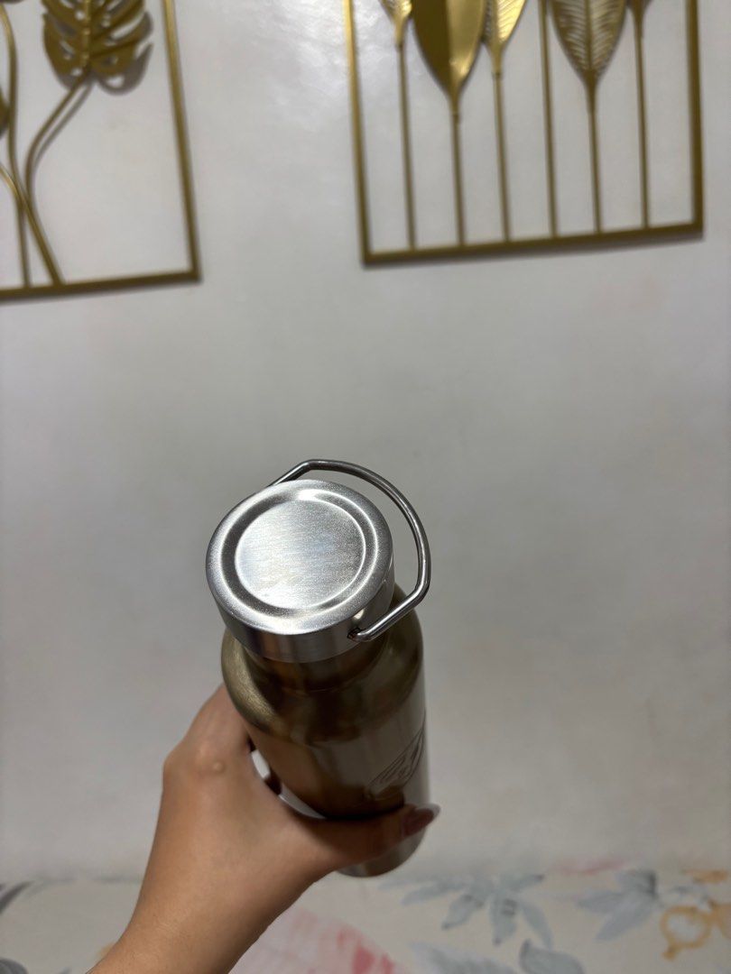 Coffee Bean & Tea Leaf Stainless Steel Bottle (Category: Water Bottles & Tumblers) located in Quezon City. Submitted by princess.declutters (Listing ID 1411265895, Image 2). Description: Brand new with box Rfs: need funds.
