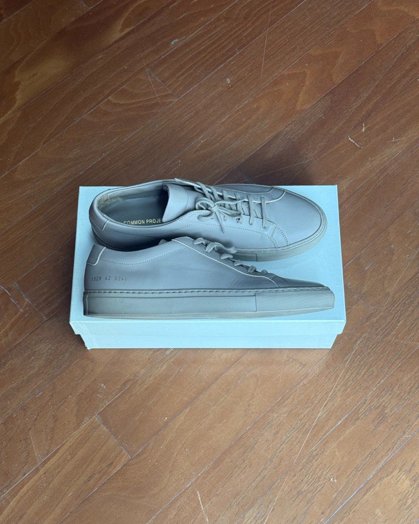 Common Projects Achilles Low (Category: Sneakers) located in Makati City. Submitted by buddybau (Listing ID 1411255529, Image 1). Description: Common Projects Achilles Low “Taupe” Like new. Used once or twice. Original all. The Common Projects Achilles Low in taupe is a minimalist premium sneaker crafted from high-quality Italian leather (or suede), featuring the brand’s signature gold foil heel stamp. Its muted earthy tone and clean silhouette m