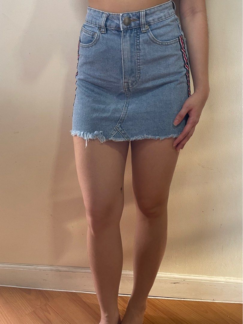 Cotton on denim skirt (Category: Skirts) located in Muntinlupa City. Submitted by decluttermepls143 (Listing ID 1411158996, Image 1). Description: Height: 5’1” Gained weight so this doesnt fit me perfectly anymore Ideal for 25 waist line.