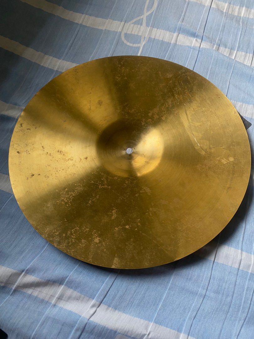 Crash cymbal 16” (Category: Musical Instruments) located in Manila. Submitted by arronjacob01 (Listing ID 1411205069, Image 2). Description: 16 in crash cymbal Used fairly Great condition, no cracks or dents For meetip or delivery.