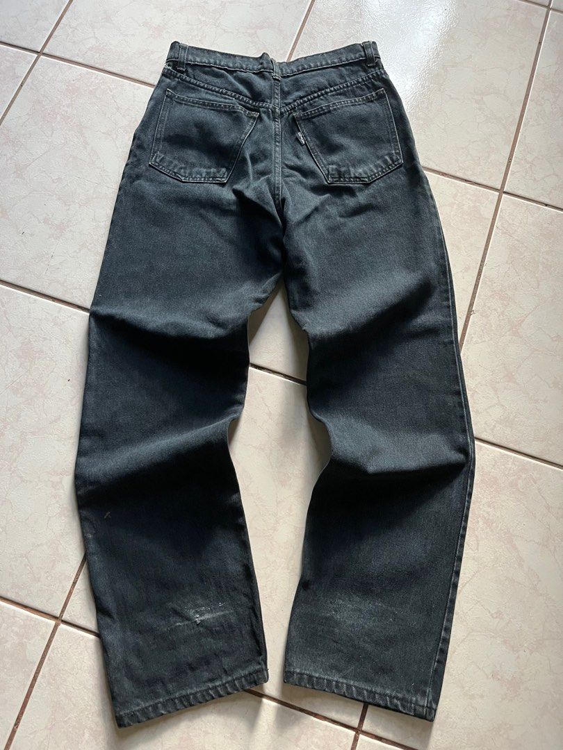 Gap wash denim pants (Category: Jeans) located in Rizal. Submitted by gansstash (Listing ID 1411164378, Image 2). Description: crispy condition!! no tags 28 on tag up to 29 waist 10.5 thigh 7 hem .