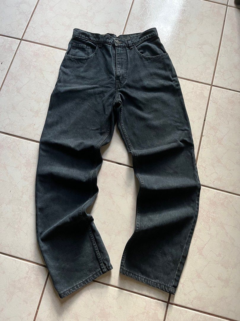 Gap wash denim pants (Category: Jeans) located in Rizal. Submitted by gansstash (Listing ID 1411164378, Image 1). Description: crispy condition!! no tags 28 on tag up to 29 waist 10.5 thigh 7 hem .