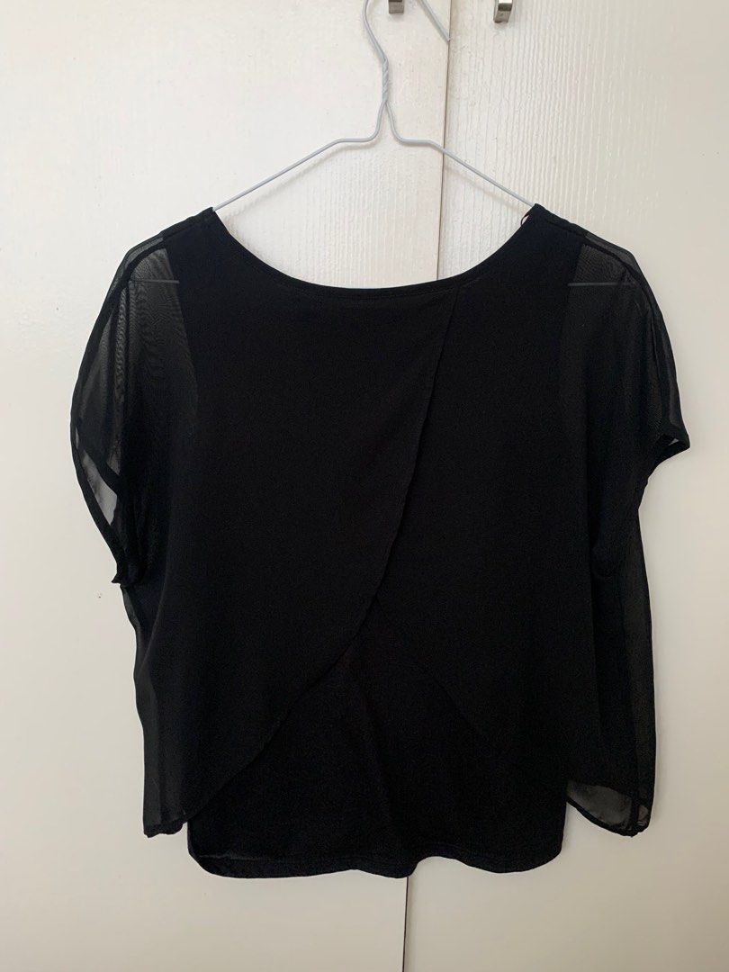 Gu top (Category: Blouses) located in Cainta. Submitted by kapta (Listing ID 1411146762, Image 2). Description: .