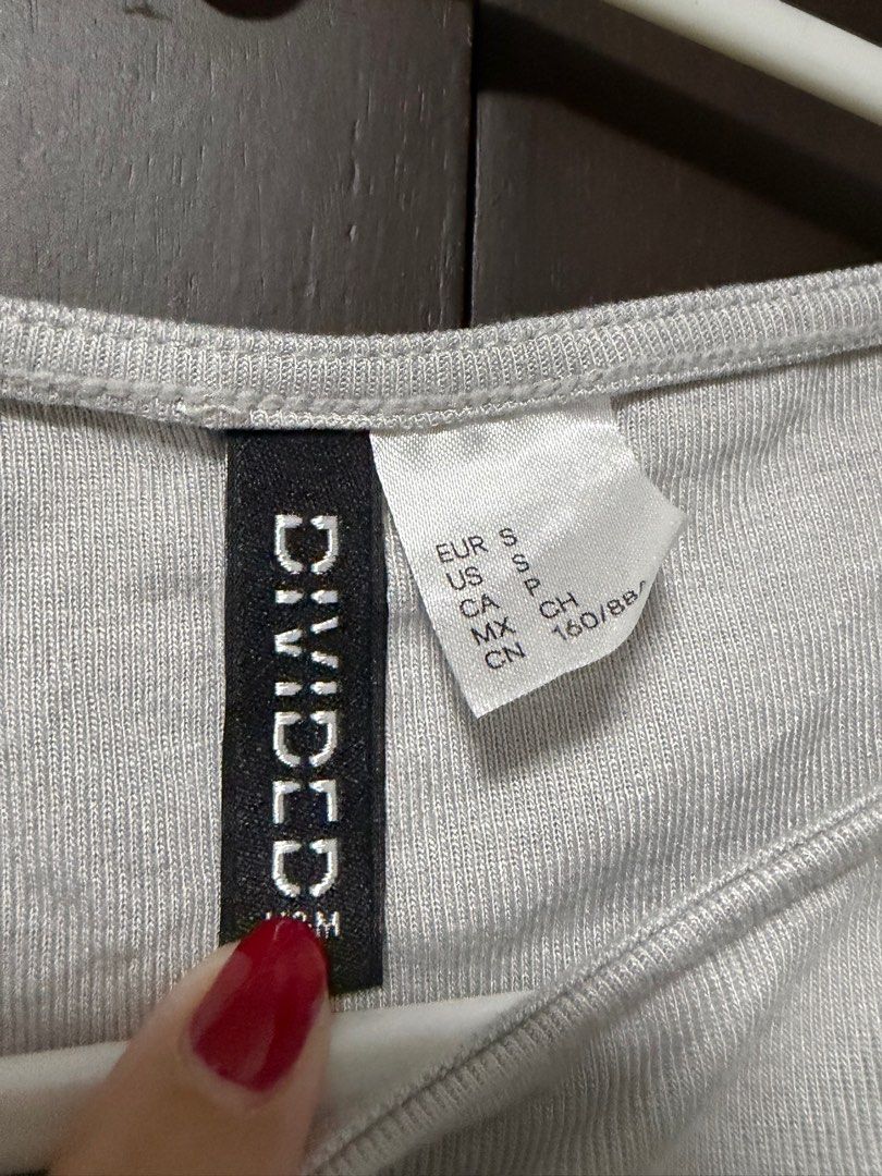 H&M Grey Ruched Waist Longsleeve (Category: Longsleeves) located in Las Pinas. Submitted by ml.closet (Listing ID 1411209635, Image 2). Description: .