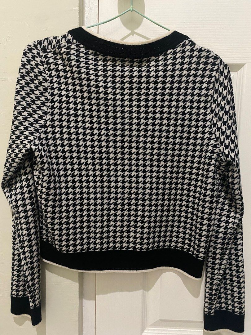 Houndstooth Cardigan (Category: Coats, Jackets and Outerwear) located in Quezon City. Submitted by ethyl_ (Listing ID 1411130590, Image 3). Description: .