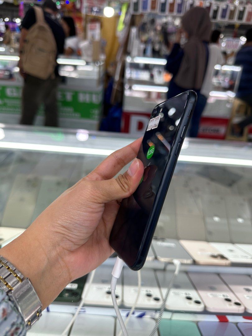 IPHONE SE 3 128GB 100%BH FU OPENLINE NO ISSUE (Category: Walkie-Talkie) located in San Juan City. Submitted by ainahgadgetsshop (Listing ID 1411239589, Image 3). Description: DECEMBER 2025 STALL #: XB-07 FOR SALE | TRADE / SWAP PASS SA MGA SCAMMERS / THIRD PARTY (RFS: Buy and Sell) IPHONE SE 3 128GB FACTORY UNLOCK ⬇️DETAILS⬇️ •128 GB (Other storage is also available) •Black (Other color is also available but price may vary) •100%bh •US Variant •9