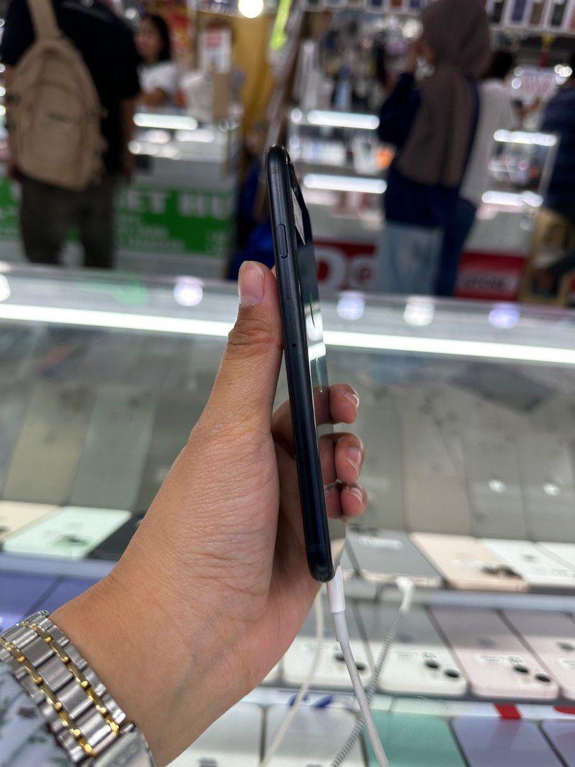IPHONE SE 3 128GB 100%BH FU OPENLINE NO ISSUE (Category: Walkie-Talkie) located in San Juan City. Submitted by ainahgadgetsshop (Listing ID 1411239589, Image 2). Description: DECEMBER 2025 STALL #: XB-07 FOR SALE | TRADE / SWAP PASS SA MGA SCAMMERS / THIRD PARTY (RFS: Buy and Sell) IPHONE SE 3 128GB FACTORY UNLOCK ⬇️DETAILS⬇️ •128 GB (Other storage is also available) •Black (Other color is also available but price may vary) •100%bh •US Variant •9
