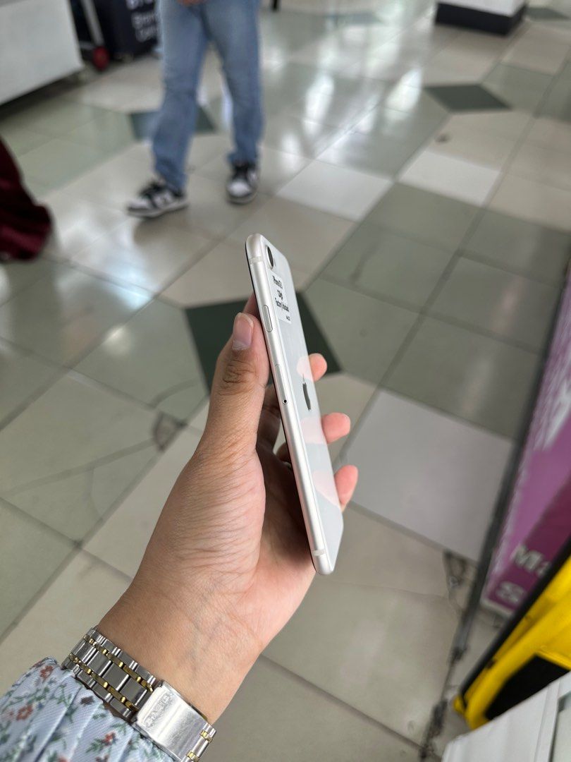 IPHONE SE 3 128GB 74%BH FU OPENLINE NO ISSUE (Category: Walkie-Talkie) located in San Juan City. Submitted by aynaagadgets (Listing ID 1411240007, Image 2). Description: DECEMBER 2025 STALL #: XB-07 FOR SALE | TRADE / SWAP PASS SA MGA SCAMMERS / THIRD PARTY (RFS: Buy and Sell) IPHONE SE 3 128GB FACTORY UNLOCK ⬇️DETAILS⬇️ •128 GB (Other storage is also available) •White (Other color is also available but price may vary) •74%bh •NTC Variant •95% Sm