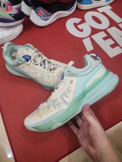 (Category: ) located in . Submitted by shiny_authentic_kickz (Listing ID 1411171747, Image 1). Description: .