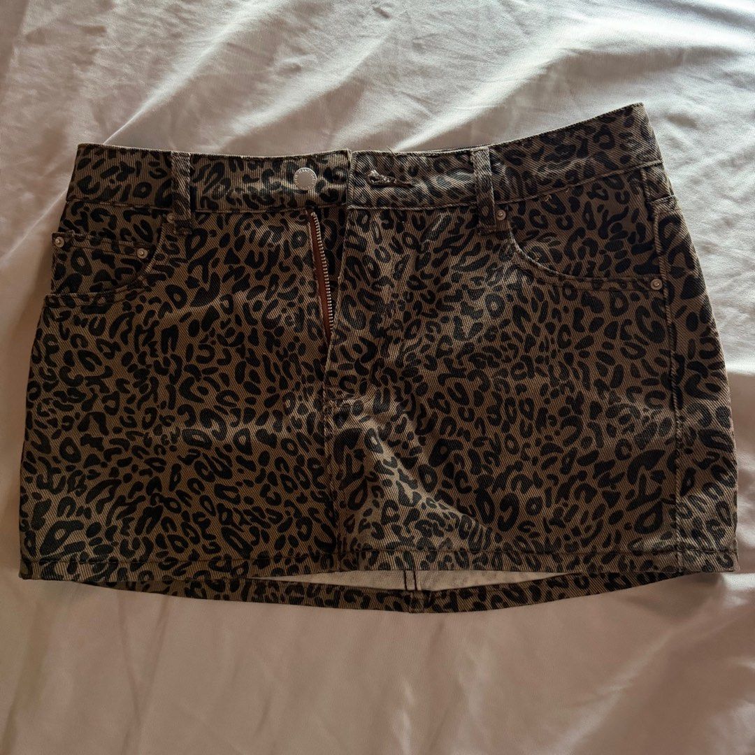 Leopard Print Mini Skirt Y2k (Category: Skirts) located in Marikina City. Submitted by eyeftee (Listing ID 1411255015, Image 1). Description: Leopard print mini skirt - type: bodycon / good fit - zipper closure - front and back pockets - durable and comfortable fabric - bought for ₱478 # used only once for paskuhan :).