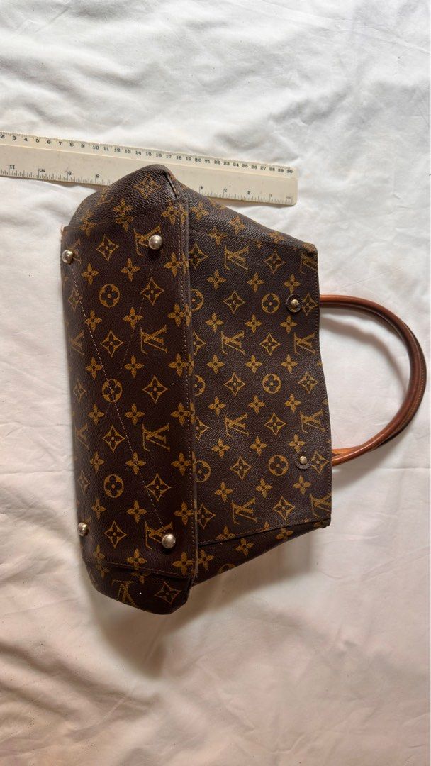 Louis Vuitton Monogram Canvas Bag (Category: Luxury Bags & Wallets) located in Bacoor. Submitted by tisteel56039594 (Listing ID 1411125144, Image 2). Description: LV handbag in classic Monogram canvas. For only Php 1500 ...Features a spacious interior with a zippered pocket and additional compartments. The bag has brown leather handles and trim, with a burgundy interior lining. Includes metal feet on the bottom for protection.. From Korea .