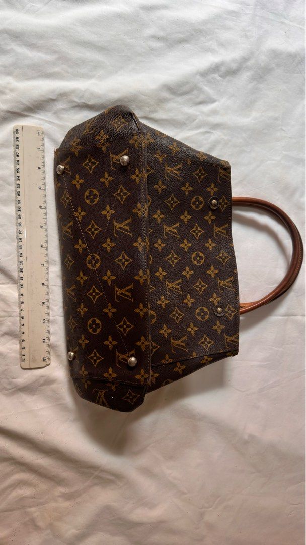 Louis Vuitton Monogram Canvas Bag (Category: Luxury Bags & Wallets) located in Bacoor. Submitted by tisteel56039594 (Listing ID 1411125144, Image 1). Description: LV handbag in classic Monogram canvas. For only Php 1500 ...Features a spacious interior with a zippered pocket and additional compartments. The bag has brown leather handles and trim, with a burgundy interior lining. Includes metal feet on the bottom for protection.. From Korea .