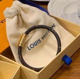 (Category: ) located in . Submitted by japanandsingaporeluxepreloved (Listing ID 1411266015, Image 1). Description: .