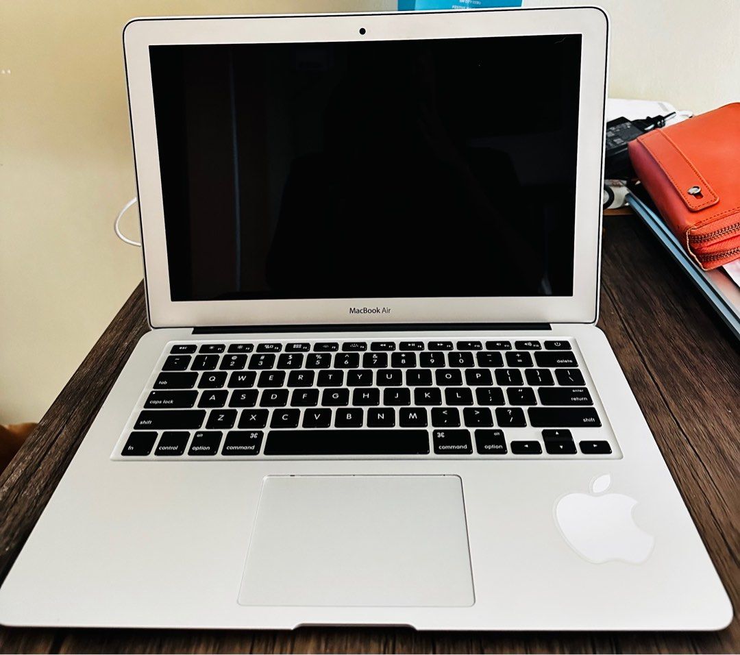 MacBook Air (13-inch, 2017) (Category: Laptops & Notebooks) located in Pasig City. Submitted by simplify.simplify (Listing ID 1411185309, Image 1). Description: - MacBook Air (13-inch, 2017), very good condition and no repairs - MacOS Monterey - Intel Core i5 processor - 8GB memory - Intel HD Graphics 6000 - Includes charger - Silver color.