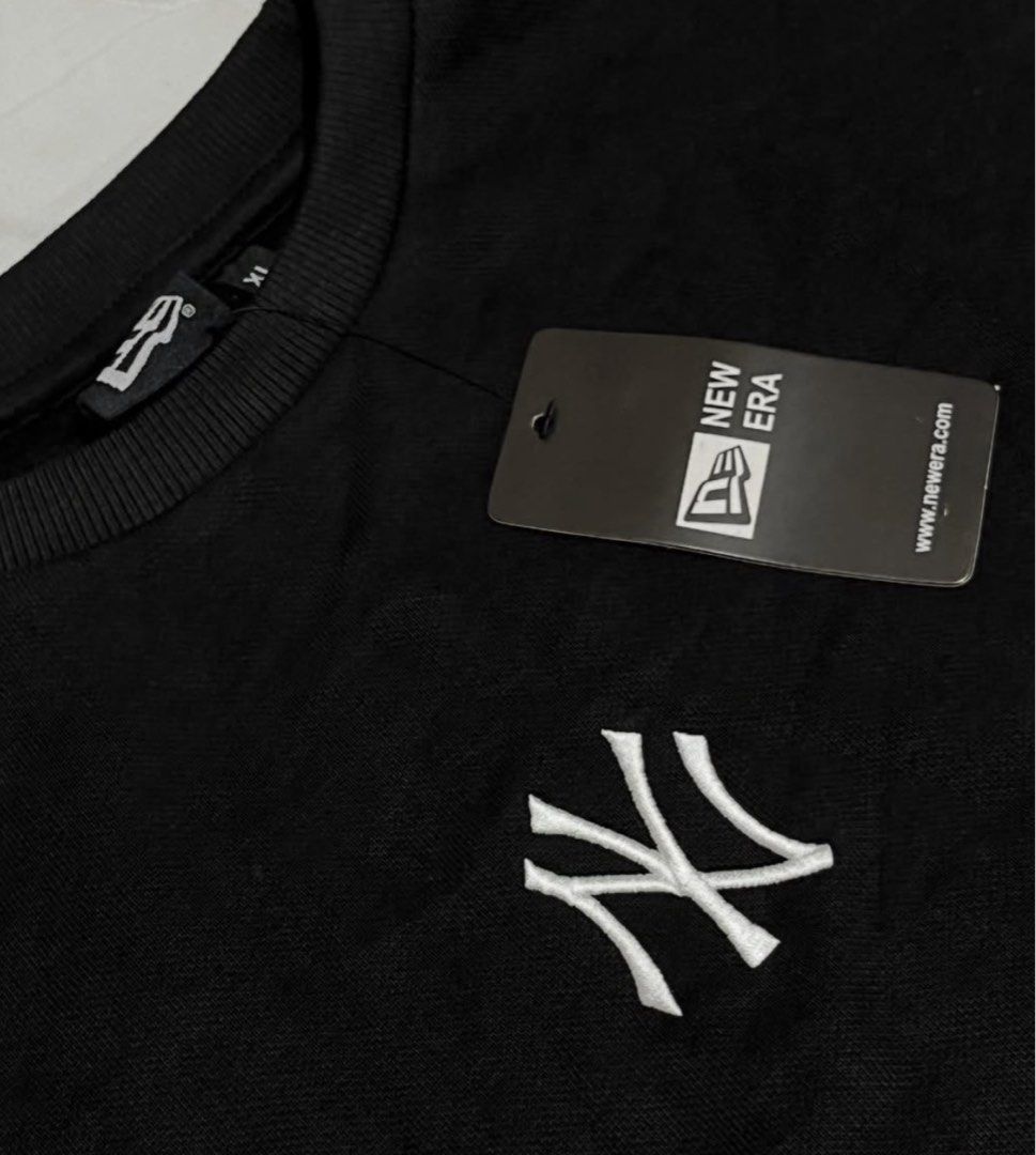 NEW ERA OVERSIZED NEWYORK SWEATSHIRT BLACK (Category: Coats, Jackets and Outerwear) located in Malabon City. Submitted by echouisano (Listing ID 1411117041, Image 2). Description: NEW ERA OVERSIZED NEWYORK SWEATSHIRT BLACK Brand new (OG) New Era MLB Midi Le Oversized BB New York Yankees sweatshirt 🏢Mall SRP: 2,500 🐱HMN Selling Price: 650 Retail 😻Discounted Price: 1,200 for 2 pcs Color Beige Size Available: S, M, L, XL Shipping: Lalamove, J&T a