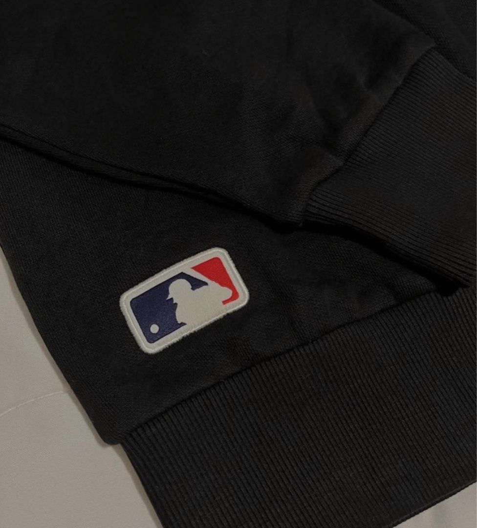 NEW ERA OVERSIZED NEWYORK SWEATSHIRT BLACK (Category: Coats, Jackets and Outerwear) located in Malabon City. Submitted by echouisano (Listing ID 1411117041, Image 3). Description: NEW ERA OVERSIZED NEWYORK SWEATSHIRT BLACK Brand new (OG) New Era MLB Midi Le Oversized BB New York Yankees sweatshirt 🏢Mall SRP: 2,500 🐱HMN Selling Price: 650 Retail 😻Discounted Price: 1,200 for 2 pcs Color Beige Size Available: S, M, L, XL Shipping: Lalamove, J&T a