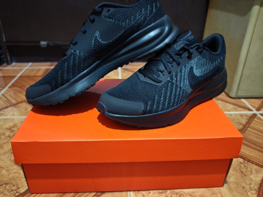 Nike Defy Run Triple Black sz 11 us (Category: Sneakers) located in Malabon City. Submitted by daywalker14 (Listing ID 1411085878, Image 2). Description: Forsale Only Nike Defy Run Triple Black sz 11 ue for only P1,799 Mall price is 3,200 Almost 50% off Condition *Brandnew *100% Authentic Location Malabon City .