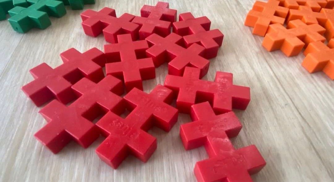 Plus plus blocks (Category: Lego & Building Sets) located in Singapore. Submitted by flower345 (Listing ID 1411086849, Image 3). Description: Total 204 pieces All for $80 No broken pieces Better for courier or pick up .