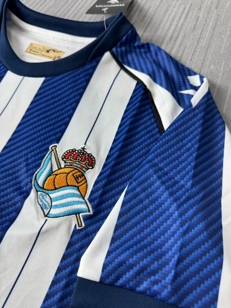 Real Sociedad Home Jersey 26/27 (Category: Activewear) located in Singapore. Submitted by calcio_sport_jersey (Listing ID 1411160137, Image 2). Description: 🎽PRE-ORDER: Customize Sports Jerseys✨ ✅ Easy Payment: Paynow ✅ Latest or Retro Style ✅ Pm Me For More Jersey Info ✅ Personalize: Name, Number, Patch ✅ Affordable Printing: $5 (Name + Number) ✅ Patch Add-ons: $2 each 🎉Free Shipping on 2+ items‼️🎉 Buy more and save on delivery/discount！ ⚠️ D