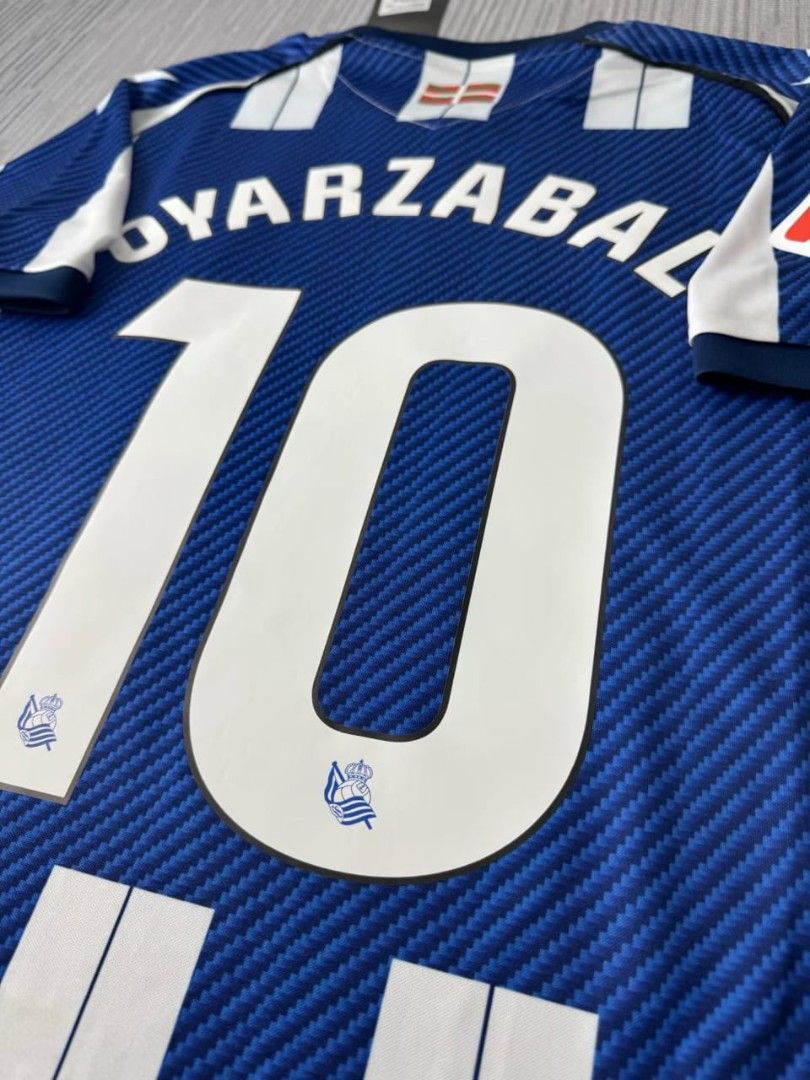 Real Sociedad Home Jersey 26/27 (Category: Activewear) located in Singapore. Submitted by calcio_sport_jersey (Listing ID 1411160137, Image 6). Description: 🎽PRE-ORDER: Customize Sports Jerseys✨ ✅ Easy Payment: Paynow ✅ Latest or Retro Style ✅ Pm Me For More Jersey Info ✅ Personalize: Name, Number, Patch ✅ Affordable Printing: $5 (Name + Number) ✅ Patch Add-ons: $2 each 🎉Free Shipping on 2+ items‼️🎉 Buy more and save on delivery/discount！ ⚠️ D