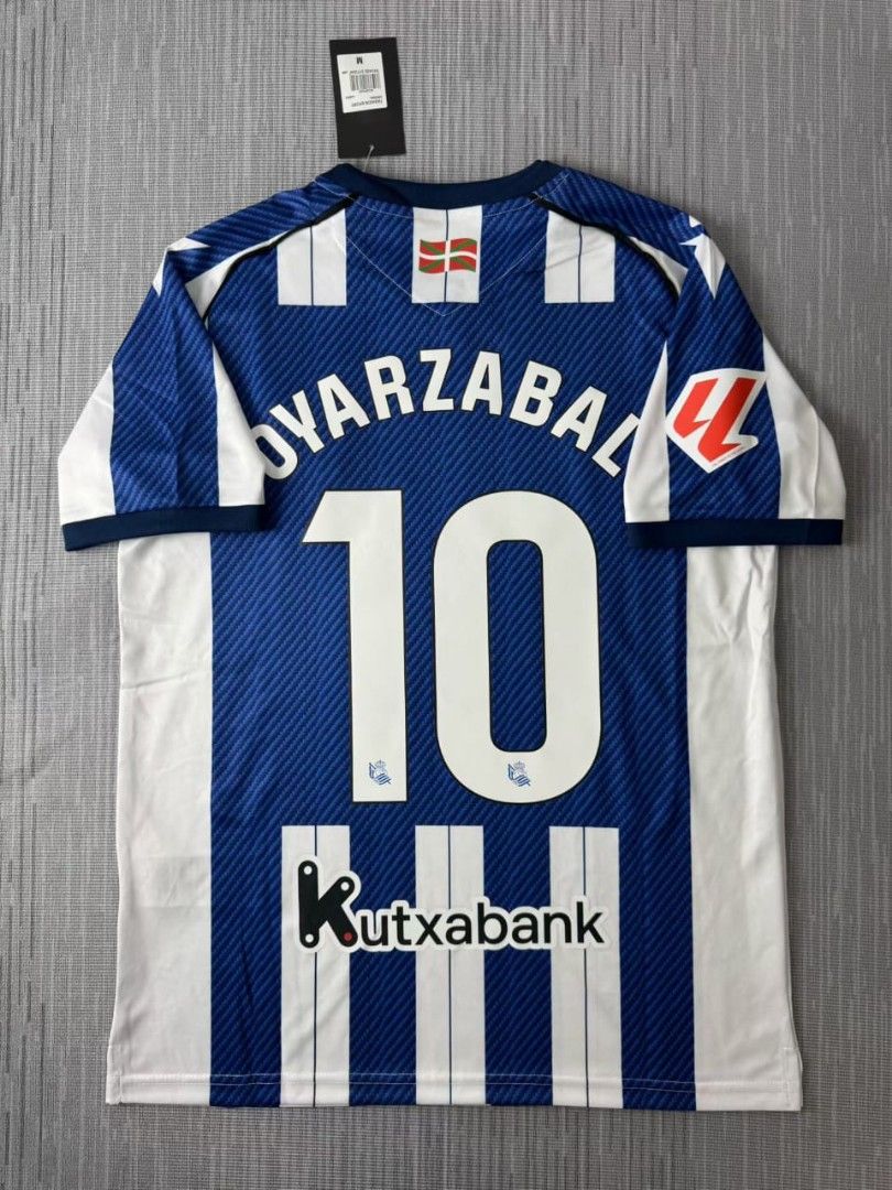 Real Sociedad Home Jersey 26/27 (Category: Activewear) located in Singapore. Submitted by calcio_sport_jersey (Listing ID 1411160137, Image 5). Description: 🎽PRE-ORDER: Customize Sports Jerseys✨ ✅ Easy Payment: Paynow ✅ Latest or Retro Style ✅ Pm Me For More Jersey Info ✅ Personalize: Name, Number, Patch ✅ Affordable Printing: $5 (Name + Number) ✅ Patch Add-ons: $2 each 🎉Free Shipping on 2+ items‼️🎉 Buy more and save on delivery/discount！ ⚠️ D