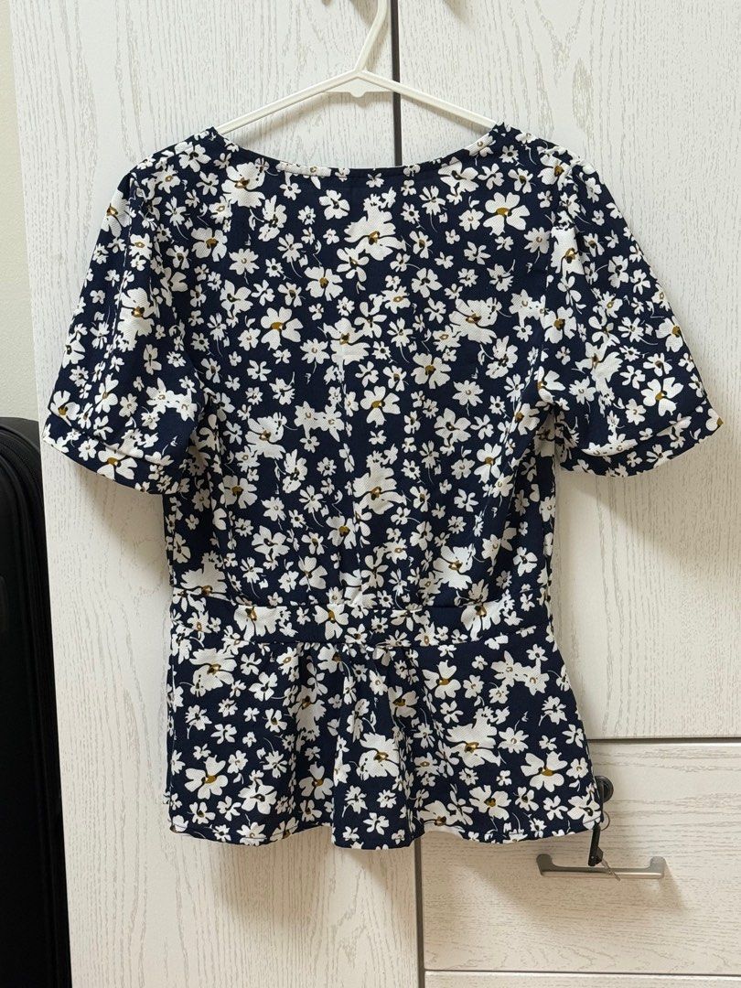 Regatta Floral Blouse XS (Category: Blouses) located in Quezon City. Submitted by _cmls (Listing ID 1411219032, Image 2). Description: - Regatta floral blouse - Navy and white print - Size: XS - Peplum design - Short sleeves - Button-down front - Round neckline - Great for a casual and stylish look.