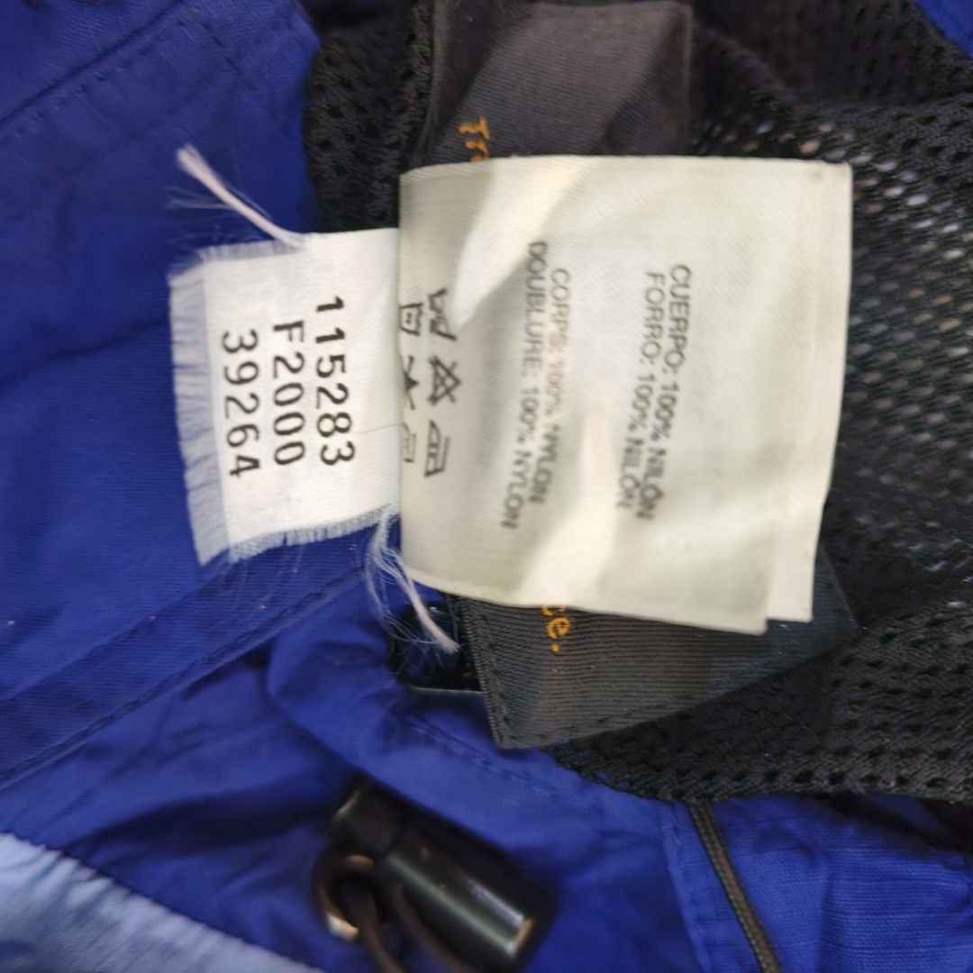 REI Elements Waterproof Hooded Rain Jacket, Women's Medium (Category: Coats, Jackets and Outerwear) located in Bayombong. Submitted by easyflip_04 (Listing ID 1411117294, Image 2). Description: .