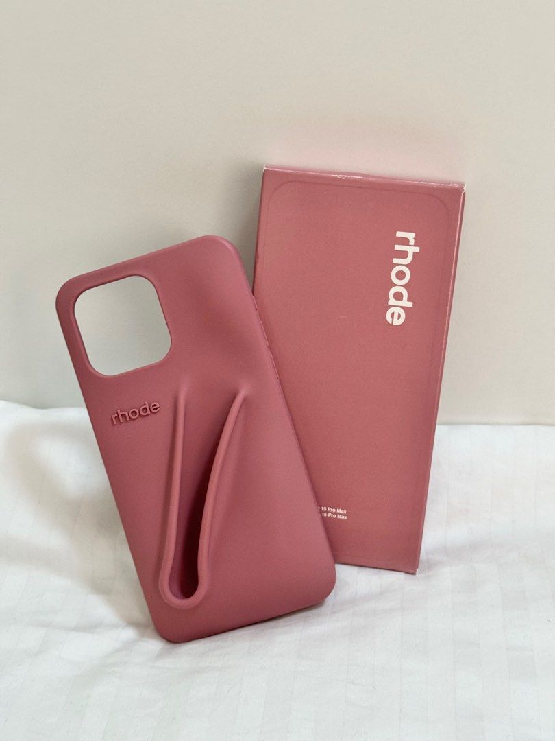 Rhode iPhone 15 Pro Max Lip Case - Salty Tan (Category: Cases & Sleeves) located in Quezon City. Submitted by krouselle (Listing ID 1411113771, Image 1). Description: AUTHENTIC Rhode iPhone 15 Pro Max Lip Case Salty Tan - Limited Edition Color 💗 Very pretty mauvey pink color for your aesthetic girlies! Comes with original box. No flaws, like new! Original Price: $40 Selling for only ₱1350.
