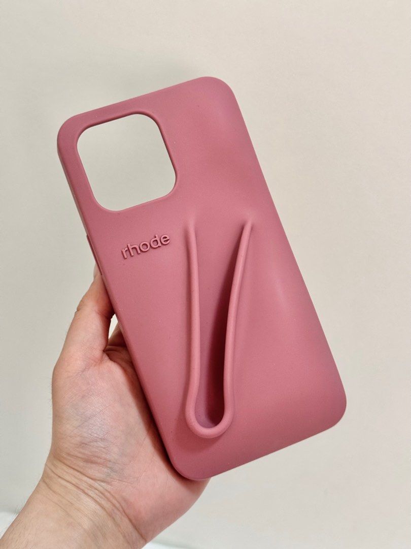 Rhode iPhone 15 Pro Max Lip Case - Salty Tan (Category: Cases & Sleeves) located in Quezon City. Submitted by krouselle (Listing ID 1411113771, Image 2). Description: AUTHENTIC Rhode iPhone 15 Pro Max Lip Case Salty Tan - Limited Edition Color 💗 Very pretty mauvey pink color for your aesthetic girlies! Comes with original box. No flaws, like new! Original Price: $40 Selling for only ₱1350.