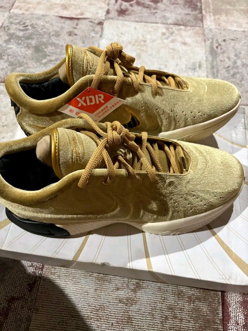 Robert Contreras (Category: Sneakers) located in Manila. Submitted by rmc52752788534 (Listing ID 1411114634, Image 1). Description: LEBRON 21 NOBILITY BRANDNEW / DS SZ 13 OFFER SZ 13 3400 IF SALE.