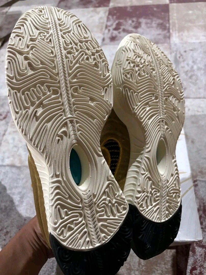 Robert Contreras (Category: Sneakers) located in Manila. Submitted by rmc52752788534 (Listing ID 1411114634, Image 3). Description: LEBRON 21 NOBILITY BRANDNEW / DS SZ 13 OFFER SZ 13 3400 IF SALE.