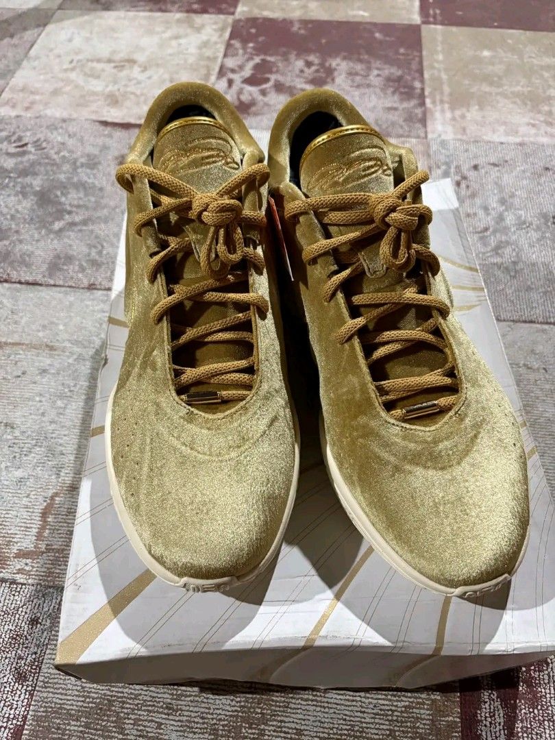 Robert Contreras (Category: Sneakers) located in Manila. Submitted by rmc52752788534 (Listing ID 1411114634, Image 2). Description: LEBRON 21 NOBILITY BRANDNEW / DS SZ 13 OFFER SZ 13 3400 IF SALE.
