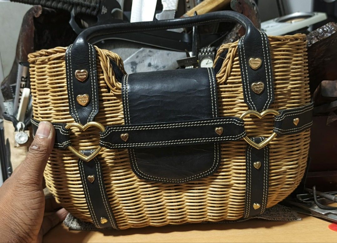 Samantha Thavasa Woven Handbag (Category: Luxury Bags & Wallets) located in Polomolok. Submitted by dkljapansurplus (Listing ID 1411146999, Image 2). Description: Samantha Thavasa basket handbag In a good condition mula japan kunting linis lang kulang.