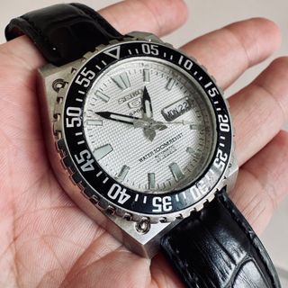 (Category: ) located in . Submitted by watchunter (Listing ID 1411122854, Image 1). Description: .